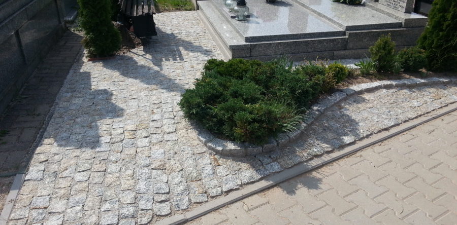 Prace przy nagrobkach